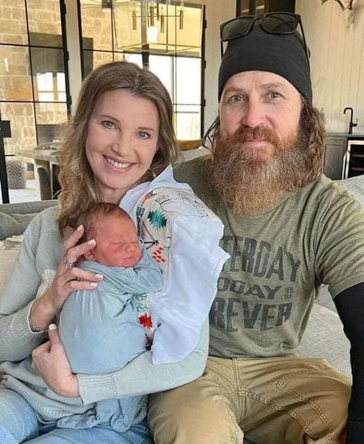 “Duck Dynasty’s” Jase and Missy Robertson with tears in their eyes make the sad announcement…