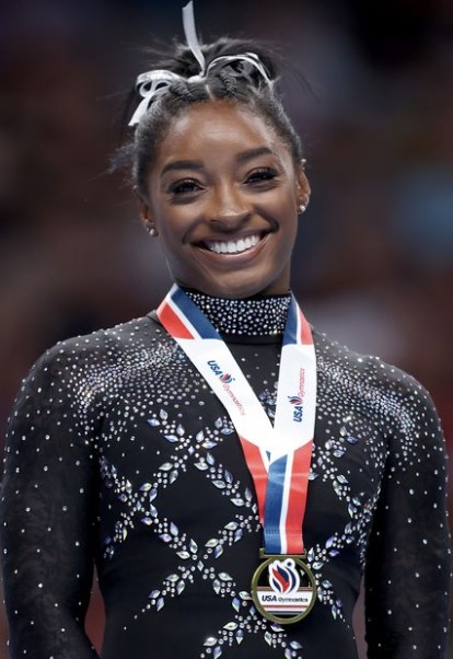 Join us in wishing a very happy birthday to Simone Biles, who turns 27 today! 🎉  The talented athlete is the most decorated American gymnast in history, having won 7 Olympic medals! 😱  Not long ago, Simone was forced to address rumors about her marriage… It mustn’t have been easy for her!